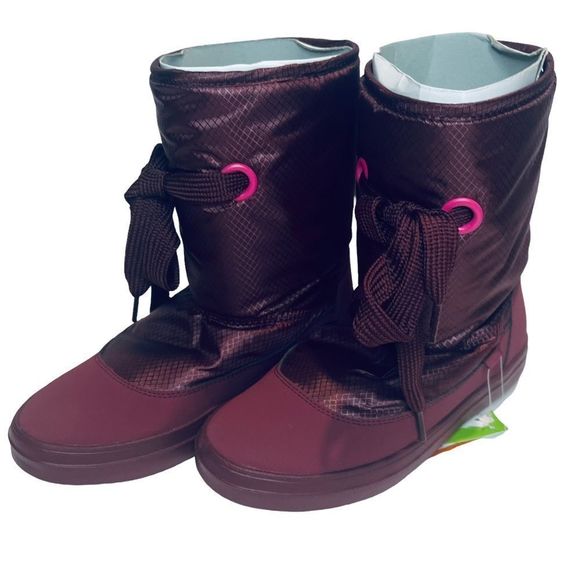 NIB Crocs Lodgepoint Nylon Lace Boot 7 Garnet Relaxed Fit - Picture 1 of 16
